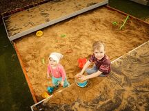 Sandkasten mit Schiebedeckel 2x2 m PK-220D-10
